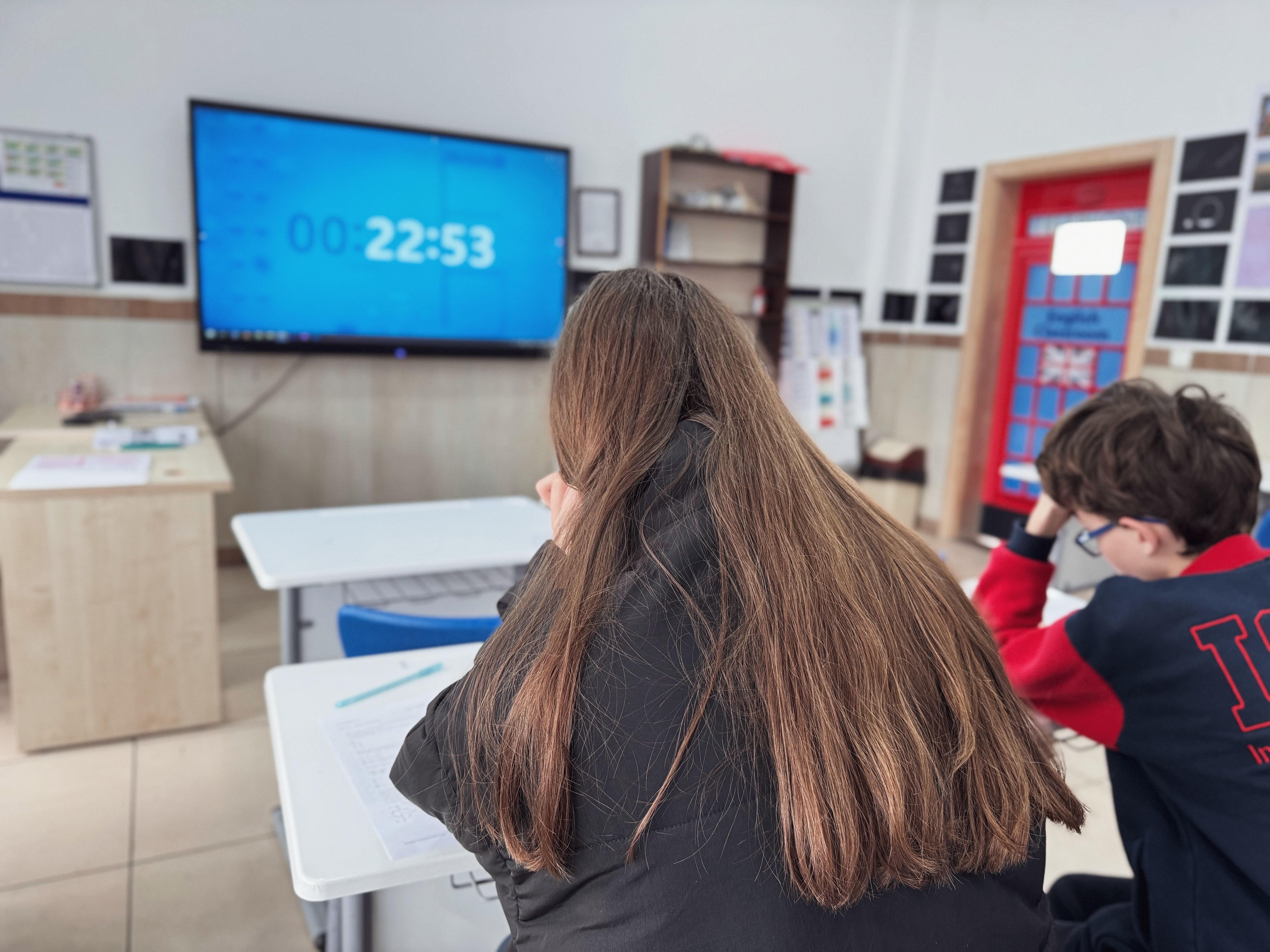 Countdown timers in education: promoting course enrollments and deadlines